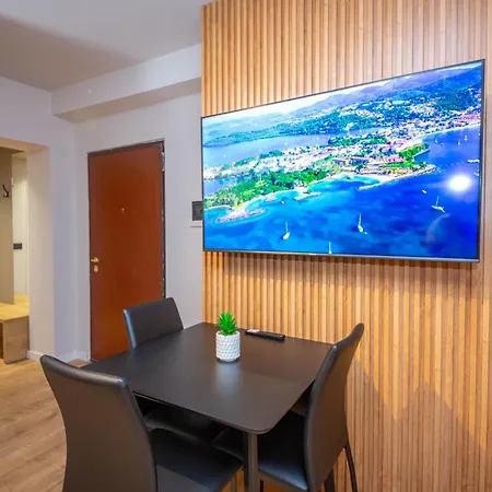 Apartment Blloku Unique 2