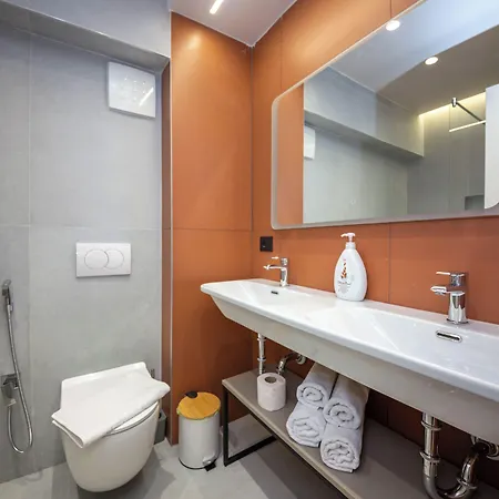 Blloku Unique 2 * Tirana