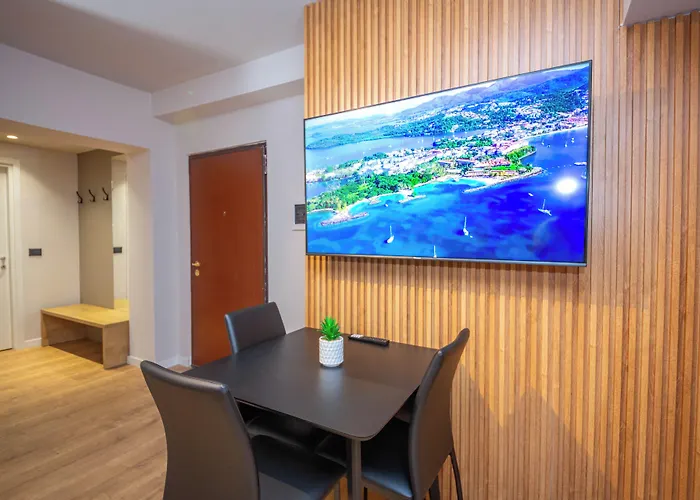 Blloku Unique 2 * تيرانا