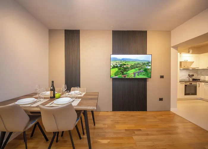 Blloku Unique 2 تيرانا