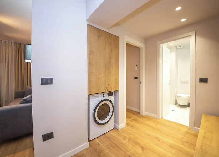 Blloku Unique 2 * تيرانا